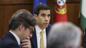 O ministro da Presidência, António Leitão Amaro, durante a sua audição na Comissão de Ambiente e Energia, na Assembleia da República, em Lisboa, 23 de abril de 2026. MIGUEL A. LOPES/LUSA