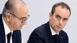 epa13322075 French Interior Minister Laurent Nunez (L) and Prime Minister Sebastien Lecornu attend a security council meeting with French President Emmanuel Macron at the Elysee Palace in Paris, France, 22 October 2026.  EPA/TERESA SUAREZ / POOL MAXPPP OUT