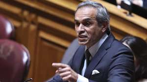 O deputado do PS, Carlos Pereira, durante o debate na especialidade do Orçamento do Estado para 2026, na Assembleia da República em Lisboa, 24 de novembro de 2025. ANTÓNIO COTRIM/LUSA