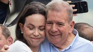 epa11592821 (FILE) - Venezuelan opposition leader Maria Corina Machado (L) hugs Venezuelan presidential candidate Edmundo Gonzalez Urrutia (R) at a rally in Caracas, Venezuela, 30 July 2024 (reissued 08 September 2024). Edmundo Gonzalez has left the country and is seeking asylum in Spain, Venezuela's Vice President Delcy Rodriguez said on social media on 07 September 2024. Venezuela is in a political crisis since President Maduro was declared the winner of the elections on 28 July, which are the subject of allegations of fraud.  EPA/RONALD PENA R
