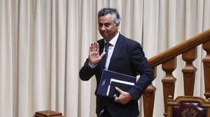 O ministro da Educação, Ciência e Inovação, Fernando Alexandre, no final da Reunião da Comissão Permanente para debater os problemas com os exames nacionais e todo o processo em curso, na Assembleia da República, em Lisboa, 3 de agosto de 2026. TIAGO PETINGA/LUSA