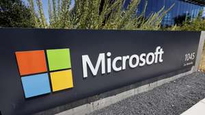 epa12271490 Microsoft signage at their corporate office in Mountain View, California, USA, 29 July 2025. Microsoft is scheduled to release their earnings report at the end of the closing bell on 30 July.  EPA/JOHN G. MABANGLO