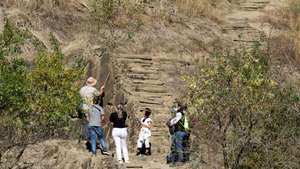 Turistas visitam as gravuras rupestres do Vale do Côa. A Fundação Côa Parque propõe aos visitantes uma nova modalidade de circuito pelas gravuras rupestres, desta vez a nado, nas águas do rio Côa, para assim descobrir um novo ângulo deste património com 30.000 anos, Vila Nova de Foz Côa, 10 de outubro de 2020. (ACOMPANHA TEXTO DE 11/10/2020) FRANCISCO PINTO/LUSA