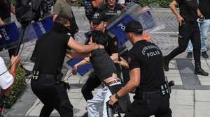 epa12361982 Turkish police block detain a protester as they set up barricades in front of the country's main opposition, the Republican People's Party (CHP) headquarters in Istanbul, Turkey, 08 September 2025. Police barricaded areas around the CHP headquarters in Istanbul as government appointed-trustees entered the building after a court's order ousted the party's Istanbul head, Ozgur Celik, over congress irregularities on 02 September 2025.  EPA/CAN OZER