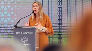 A presidente da Junta da Extremadura, María Guardiola, intervém durante a cerimónia de inauguração do Terminal Ferroviário Intermodal de Badajoz, 02 de outubro de 2024. A empresa portuguesa Medway faz parte de um consórcio que ganhou a concessão para operar três terminais rodoferroviários na região da Extremadura espanhola. Para além do terminal de Badajoz, hoje inaugurado, vai operar o terminal de Navalmoral (com início das operações previsto para dezembro) e o de Mérida (que deve iniciar a operação em março do próximo ano). NUNO VEIGA/LUSA