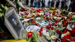 epa11170434 A photo showing late Russian opposition leader Alexei Navalny sits among floral tributes outside the Russian embassy in Berlin, Germany, 21 February 2024. Outspoken Kremlin critic Alexei Navalny died in a penal colony, the Federal Penitentiary Service of the Yamalo-Nenets Autonomous District announced on 16 February 2024. In late 2023 Navalny was transferred to an Arctic penal colony, considered one of the harshest prisons.  EPA/HANNIBAL HANSCHKE