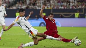 epa11592300 Aleksandar Pavlovic of Germany (L) in action against Willi Orban of Hungary (R)  to score the 4-0 goal during the UEFA Nations League group C soccer match between Germany and Hungary in Duesseldorf, Germany, 07 September 2024.  EPA/CHRISTOPHER NEUNDORF