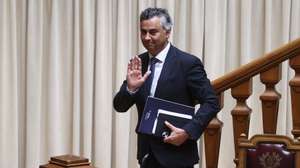 O ministro da Educação, Ciência e Inovação, Fernando Alexandre, no final da Reunião da Comissão Permanente para debater os problemas com os exames nacionais e todo o processo em curso, na Assembleia da República, em Lisboa, 3 de agosto de 2026. TIAGO PETINGA/LUSA