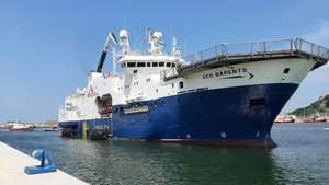 epa10692682 The ship Geo Barents of Doctors Without Borders, with 38 migrants from Morocco and Bangladesh on board, enters the port of Ancona, Italy, 15 June 2023. Health authorities will board for checks before starting landing operations. The migrants, according to initial information, should all be welcomed in facilities in the Marche region.  EPA/DANIELE CAROTTI