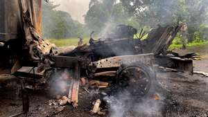 epa11610872 A handout photo made available by the Colombian Air Force&#039;s communications office shows a destroyed truck in Puerto Jordan military base following an attack by National Liberation Army (ELN) guerrillas, Arauca, Colombia, 17 September 2024. Colombian President Gustavo Petro condemned the attack by the National Liberation Army (ELN) guerrillas in the east of the country that left two soldiers dead and 27 injured, and said that &quot;it is an action that closes a peace process with blood.&quot;  EPA/Colombian Air Force MANDATORY CREDIT BEST QUALITY AVAILABLEHANDOUT EDITORIAL USE ONLY/NO SALES