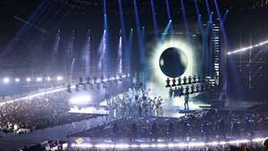 epaselect epa12965985 Austrian DJ Parov Stelar performs during the interval act at the grand final of the 70th Eurovision Song Contest (ESC) in Vienna, Austria, 16 May 2026.  EPA/HANNIBAL HANSCHKE