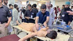 epa13305535 An injured boy receives medical treatment at Lady Reading Government Hospital following the collapse of a private school roof in Dir Colony, Peshawar, Khyber Pakhtunkhwa province, Pakistan, 15 October 2026. At least 17 children were killed and 20 others injured in the collapse, according to officials. Lady Reading Hospital confirmed that 17 bodies had been brought to the hospital, while 20 injured children were receiving medical treatment.  EPA/ARSHAD ARBAB