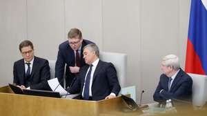 epa08153579 Chairman of State Duma Viacheslav Volodin (C) speaks with a deputy, Andrei Isayev (2-L), during a plenary session of the State Duma, the Lower House of the Federal Assembly of Russia, in Moscow, Russia, 23 January 2020. The State Duma (Russian parliament) is set for the first reading of President Putin's proposed Constitution amendments.  EPA/MAXIM SHIPENKOV