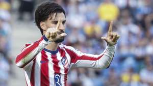 epa13311490 Atletico Madrid's Alex Baena celebrates after scoring a goal during the Spanish LaLiga soccer match RCD Espanyol against Atletico Madrid at RCD Stadium in Cornella de Llobregat (Barcelona), Spain, 17 October 2026.  EPA/Andreu Dalmau