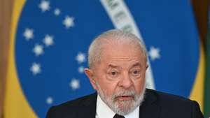 epa10690884 Brazilian President Luiz Inacio Lula da Silva speaks during a meeting with retail businessmen at the Planalto Palace in Brasilia, Brazil, 14 June 2023.  EPA/Andre Borges
