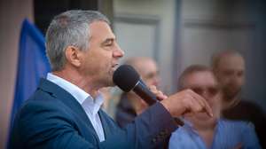 Rui Fonseca e Castro, candidato ás eleiçoes europeias do Partido Ergue-te, discursa durante a manisfestação "Não à criminalidade e ao racismo contra os portugueses "  que decorreu no Campo 24 de Agosto, Porto. 11 de Maio de 2024. RUI MANUEL FARINHA / LUSA