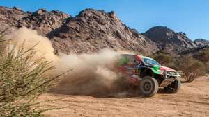 epa11805959 Saudi driver Yazeed Al Rajhi and German co-driver Timo Gottschalk drive their Toyota Hilux Overdrive for Overdrive Racing during the first stage of the 2025 Dakar Rally, in Bisha, Saudi Arabia, 04 January 2025.  EPA/Coen Schluter