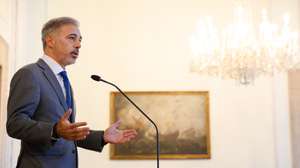 O presidente da Câmara Municipal do Porto, Pedro Duarte, em conferência de imprensa sobre a manifestação na Praça D. João I, no Porto, 15 de outubro de 2026. RICARDO CASTELO/LUSA