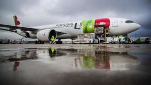 Avião fretado à TAP pelo Estado depois de aterrar em Lisboa com 20 toneladas de equipamento médico para combater a situação epidemiológica da Covid-19, no Aeroporto Humberto Delgado, em Lisboa, 5 de abril de 2020. MÁRIO CRUZ/LUSA