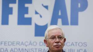 O secretário-geral da Federação de Sindicatos da Administração Pública e de Entidades com Fins Públicos (FESAP), José Abraão, apresenta as principais propostas que constam no documento reivindicativo a apresentar posteriormente ao Governo, 01 de setembro de 2020. TIAGO PETINGA/LUSA