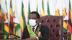 epa08764826 Zimbabwe President Emmerson Mnangagwa delivers the State of the Nation address and officially opened the third session of the Ninth Parliament virtually, at the State House in Harare, Zimbabwe, 22 October 2020.  EPA/AARON UFUMELI
