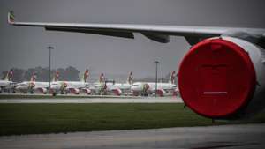 Aviões da TAP no aeroporto Humberto Delgado que se encontra encerrado para o tráfego de passageiros no âmbito das medidas excecionais de circulação para combater a situação epidemiológica da Covid-19, em Lisboa, 09 de abril de 2020. Todos os aeroportos nacionais encontram-se encerrados até às 24 horas de dia 13 para evitar circulação exterior para Portugal ou de Portugal para o exterior. MÁRIO CRUZ/LUSA