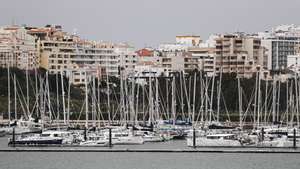 Barcos parados na marina de Lagos, 29 de março de 2021. Devido à pandemia de covid-19 os empresários do Algarve desesperam por turistas e temem falências no setor.   (ACOMPANHA TEXTO DE 30/03/2021) LUÍS FORRA/LUSA