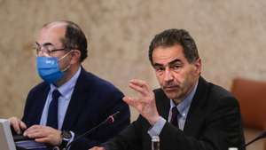 O ministro da Ciência, Tecnologia e Ensino Superior, Manuel Heitor (D), durante a audição na Comissão de Educação, Ciência, Juventude e Desporto, na Assembleia da República em Lisboa, 13 de abril de 2021. TIAGO PETINGA/LUSA
