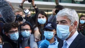 epa09125082 The defendant and former Prime Minister Jose Socrates talks to the press after the reading of the instructional decision of the high-profile corruption case known as Operation Marques, at the Justice Campus in Lisbon, Portugal, 09 April 2021. Operation Marques has 28 defendants - 19 people and 9 companies - including former Prime Minister Jose Socrates, banker Ricardo Salgado, businessman and friend of Socrates Carlos Santos Silva, and senior executives of Portugal Telecom, and is related to crimes of active and passive corruption, money laundering, document forgery, and tax fraud.  EPA/ANTONIO COTRIM