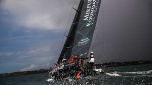 A equipa de vela da classe VO65, Mirpuri Foundation Racing Team, durante um treino de preparação para a primeira edição da "The Ocean Race Europe", que terá início a 29 de maio em Lorient, França, e terminará em Génova, Itália, ao largo de Cascais, 10 de maio de 2021. (ACOMPANHA TEXTO DA LUSA DO DIA 13 DE MAIO DE 2021). JOSE SENA GOULAO/LUSA
