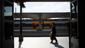 A CP realizou 184 das 256 ligações ferroviárias que tinha programadas até às 08:00, devido à greve dos trabalhadores da empresa Infraestruturas de Portugal (IP) e suas filiadas, tendo sido suprimidos 72 comboios, segundo fonte oficial da empresa, estação de Campanha no Porto, 28 de junho de 2021. ESTELA SILVA/LUSA