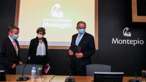 O presidente do Conselho de Administração do Montepio Geral – Associação Mutualista, Virgílio Lima (D), acompanhado por Carlos Morais Beato (E) e Idália Serrão (C), durante a conferência de imprensa dedicada à análise dos resultados de atividade da Instituição, em Lisboa, 01 de julho de 2020. NUNO FOX/LUSA