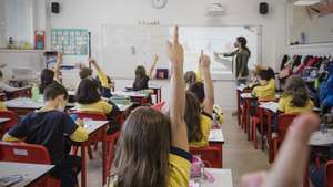 Alunos assistem a uma aula no Colégio do Rosário, no Porto, 19 de maio de 2021. Sem nenhuma “receita” para o sucesso além de “dedicação, trabalho e rigor”, o Colégio do Rosário, no Porto, volta a ser, num ano de inovação e de gestão de crise, a escola com melhores resultados nos exames do secundário. (ACOMPANHA TEXTO DA LUSA DO DIA 21 DE MAIO DE 2021) JOSÉ COELHO/LUSA
