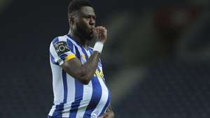 epa08808542 FC Porto's Chancel Mbemba celebrates after scoring the 1-1 goal during the Portuguese First League soccer match FC Porto vs Portimonense held at Dragao stadium in Porto, Portugal, 08 November 2020.  EPA/MANUEL FERNANDO ARAUJO