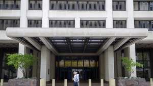 epa08360884 Pedestrians walk past the closed entrance to the International Monetary Fund headquarters in Washington, DC, USA, 13 April 2020. The Spring 2020 virtual meetings of the International Monetary Fund (IMF) and World Bank (WB) are taking place this week against the backdrop of a severe global economic contraction triggered by the COVID-19 coronavirus pandemic.  EPA/SHAWN THEW