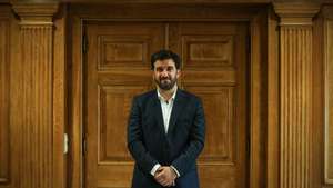 O ministro da Educação, Tiago Brandão Rodrigues, posa para a fotografia depois de uma entrevista à Agência Lusa, em Lisboa, 10 de setembro de 2021.  (ACOMPANHA TEXTO DE 13/09/2021) RODRIGO ANTUNES/LUSA