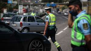 Elementos da Guarda Nacional Republicana (GNR), durante a operação de fiscalização no âmbito das novas medidas covid-19 para a Área Metropolitana de Lisboa (AML), nas portagens de Alverca, em Alverca, 25 de junho de 2021. RODRIGO ANTUNES/LUSA