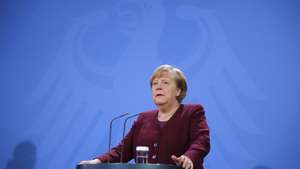epa09591230 Acting German Chancellor Angela Merkel holds a joint press conference with the NATO Secretary General Jens Stoltenberg, prior to their meeting in Berlin, Germany, 19 November 2021.  EPA/CHRISTIAN MARQUARDT / POOL