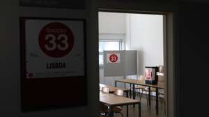Preparativos para a votação antecipada para as eleições legislativas, que irá decorrer amanhã em 152 mesas de voto na Cidade Universitária, Lumiar e Restelo, em Lisboa, 22 de janeiro de 2022. Mais de 10 milhões de eleitores residentes em Portugal e no estrangeiro constam dos cadernos eleitorais para a escolha dos 230 deputados à Assembleia da República. ANTÓNIO PEDRO SANTOS/LUSA