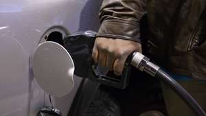 epa09813851 A man pumps gas at an Exxon gas station in Washington, DC, USA, 09 March 2022. Gas prices in the United States have risen sharply as a result of the ongoing Ukraine crisis and the US response to ban Russian oil and gas.  EPA/MICHAEL REYNOLDS