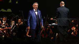 epa09301946 Italian tenor Andrea Bocelli performs during a concert at the Cidade de Coimbra stadium in Coimbra, Centre of Portugal, 25 June 2021.  EPA/PAULO NOVAIS