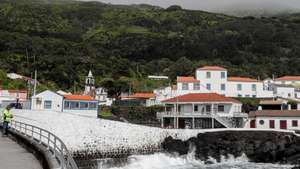 Vista geral de parte da vila de Urzelina na ilha de São Jorge nos Açores, 29 de março de 2022. TIAGO PETINGA/LUSA