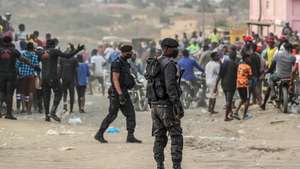 Elements of the Angolan Rapid Intervention Police (PIR) were called today to the 30 market, Luanda's largest market, to disperse crowds, allegedly instigated by elements of the largest opposition party, UNITA (National Union for the Total Independence of Angola), a day after the Angola 2022 general elections, in the municipality of Viana, Luanda, Angola, 25 August 2022. The Angolan general elections, the fifth ballot in the country's political history, featured candidates from eight political groupings and elect the President and Vice President of the Republic of Angola. PAULO NOVAIS/LUSA