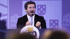O presidente do partido Chega, André Ventura, discursa no encerramento do Conselho Nacional Extraordinário do partido onde se vota a moção de confiança proposta pelo seu presidente, Batalha, 18 de setembro de 2022. PAULO CUNHA/LUSA