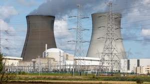 epa10194011 General view of Engie nuclear power plant in Doel, Belgium, 19 September 2022. The Doel Nuclear Power plant is one of two nuclear energy production sites, with Tihange in Belgium being the other, which contains three nuclear power reactors. The operator, Engie, had planned to shut down on 23 September to comply with the law.  EPA/STEPHANIE LECOCQ