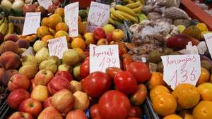 Uma banca de fruta no Mercado municipal de Viseu, em Viseu, 24 de setembro de 2022. PAULO NOVAIS/LUSA