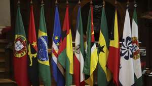 Bandeiras dos paises da CPLP durante a reunião da XI Assembleia Parlamentar da Comunidade de Países de Língua Portuguesa (AP-CPLP), subordinada ao tema &quot;Livre circulação de bens e serviços no espaço da CPLP&quot;, na Assembleia da República, em Lisboa, 24 de outubro de 2022. A chefiar as respetivas delegações estão presentes os presidentes dos parlamentos de Angola, Carolina Cerqueira, Cabo Verde, Austelino Correia, Guiné Bissau, Cipriano Cassamá, São Tomé e Príncipe, Delfim Santiago das Neves e Timor Leste, Aniceto Longuinhos Guterres Lopes. A Guiné Equatorial e Moçambique estarão presentes através de uma delegação parlamentar. MANUEL DE ALMEIDA/LUSA