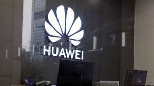 epa09857046 A view of the Huawei logo inside a store in Beijing, China, 29 March 2022. China's Huawei recorded profit despite losing sales in 2021 as Huawei's Chief Financial Officer Meng Wanzhou made her first public appearance after being released by Canadian authorities six months ago.  EPA/MARK R. CRISTINO