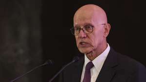 O presidente da Associação Portuguesa de Bancos (APB), Vítor Bento, intervém na conferência "Banca do Futuro", em Lisboa, 16 de novembro de 2022. ANDRÉ KOSTERS/LUSA