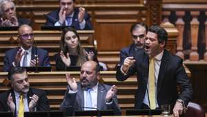 O deputado do Chega, André Ventura, intervém no debate parlamentar a pedido do Chega com o tema "As forças de segurança e as suas carreiras, o racismo e a perseguição por parte do poder político em Portugal", esta tarde na Assembleia da República em Lisboa, 15 de dezembro de 2022. MIGUEL A. LOPES/LUSA